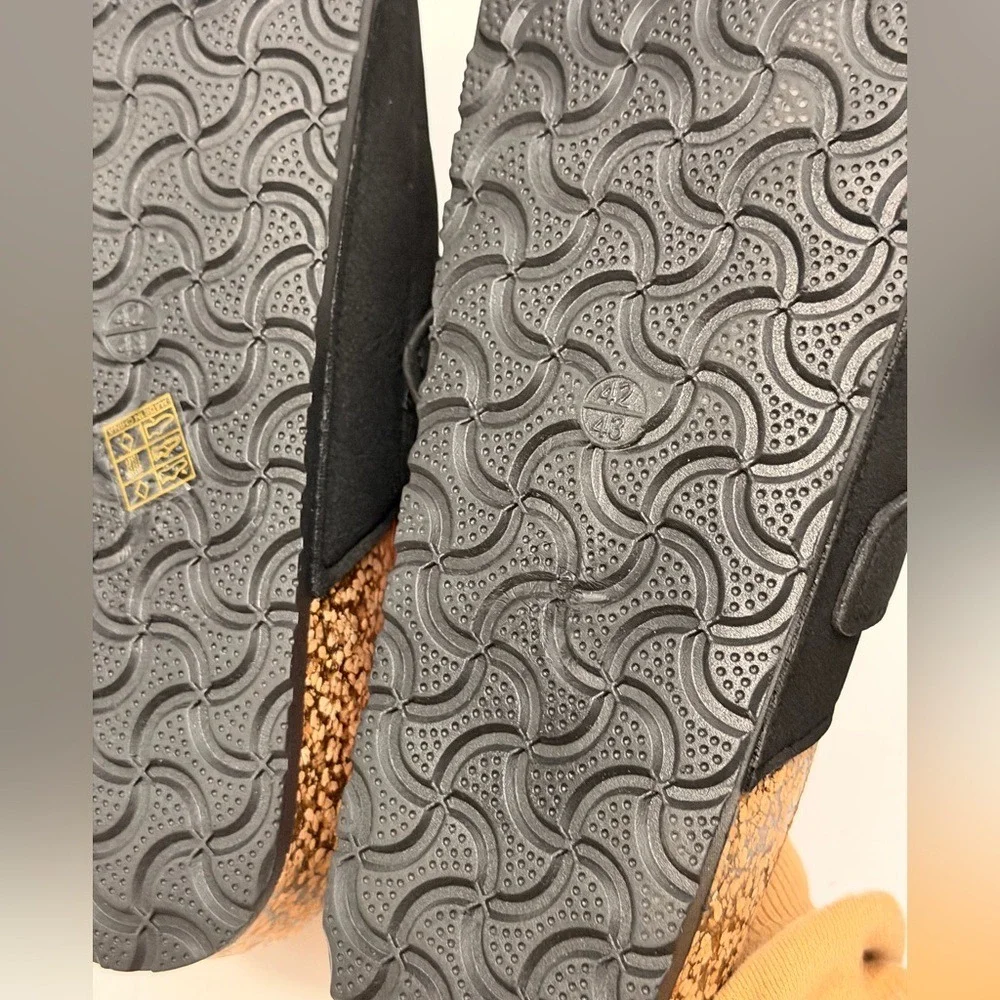 Black Slip-On Clogs with‎ Buckle Size Men 9.5/10